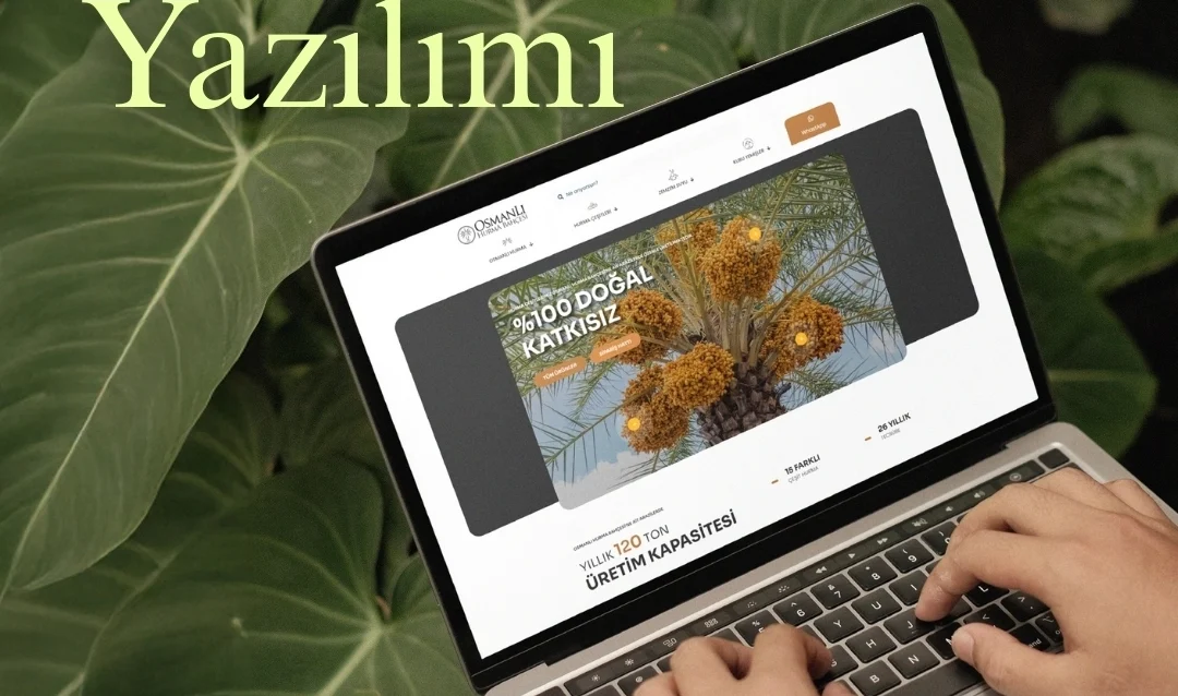 Laptopta Osmanlı Hurma web sitesi açık; yapraklı arka plan ve “E-Ticaret Yazılımı” başlığı; CSWEB sürdürülebilir e-ticaret çözümleri.