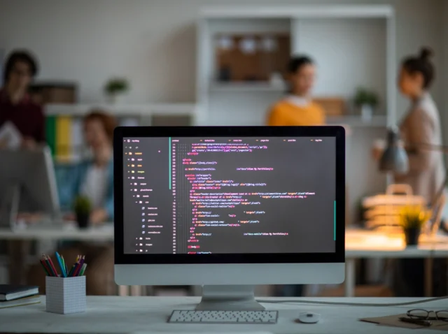 Sakarya web tasarım hizmeti için ofiste modern front-end geliştirme
