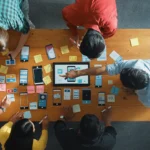 Meta Business Suite içerik planlaması ve kullanıcı deneyimi tasarımı üzerinde çalışan yaratıcı ekip
