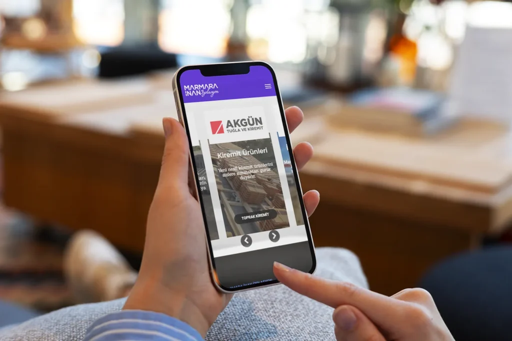 Laptop ve telefonda responsive web tasarım